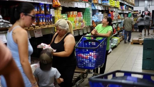 Consumo en pausa: caen las ventas en supermercados y mayoristas y los shoppings no despegan