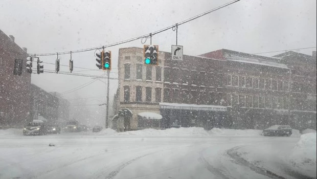 Estado de emergencia en Nueva York por un extremo temporal de nieve