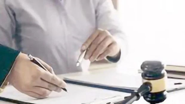 Un hombre fue denunciado falsamente por abusar de su hija, fue absuelto y ahora lucha por volver a verla