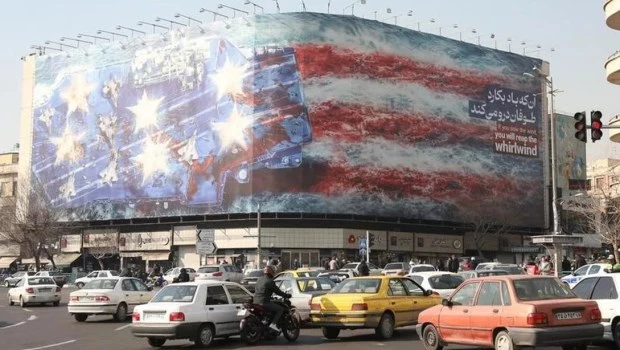 Trump afirma que otra "armada" navega hacia Irán