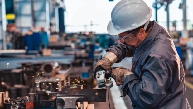 La UIA insiste que el al costo impositivo es la principal causa de la falta de competitividad