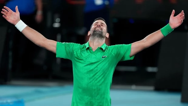 Djokovic, inoxidable: venció a Sinner e irá por el título en Australia frente a Alcaraz