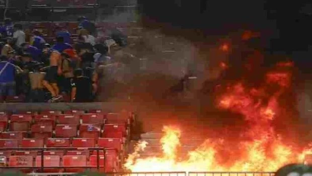 Caos en el Estadio Nacional de Santiago: hinchas de Universidad de Chile protagonistas graves disturbios
