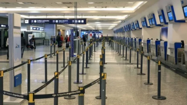 Postergan el paro aeroportuario