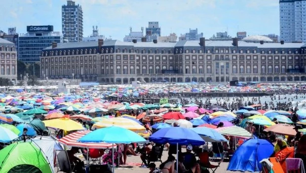 Mar del Plata en enero: cayó casi diez puntos el gasto y aun así fue “menos malo” de lo esperado