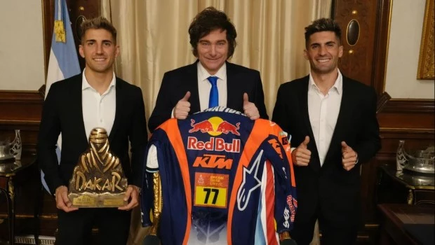 Homenaje a Luciano Benavides en la Casa Rosada tras su histórica consagración en el Dakar