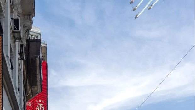 Sorpresa ayer en el microcentro por el paso de los helicópteros.