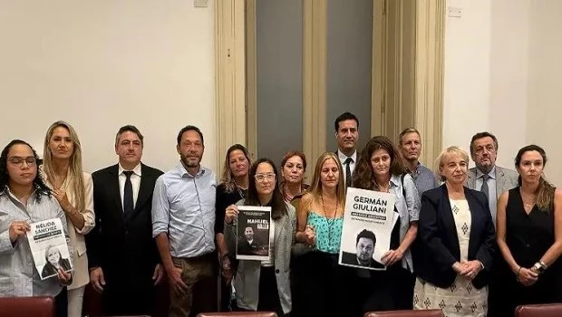 Los familiares les agradecieron a los diputados y senadores por recibirlos en el Congreso.