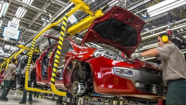 Cayó 30% la producción automotriz