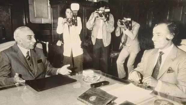 El encuentro con el almirante Isaac Rojas, símbolo del antiperonismo más intransigente, fue una de las medidas adoptadas para favorecer la “pacificación nacional”.