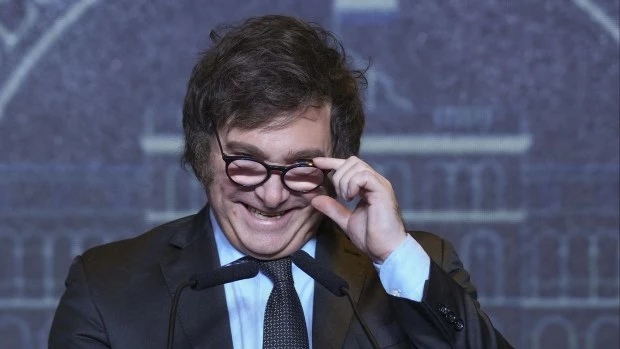 Milei encabeza en Santa Fe el acto de traslado del sable corvo de San Martín