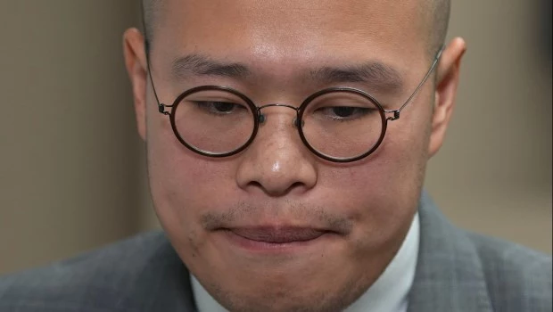 El rostro de Sebatien Lai, hijo del magnate, lo dice todo.