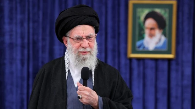 Otra oleada de arrestos no frenan las protestas en Irán