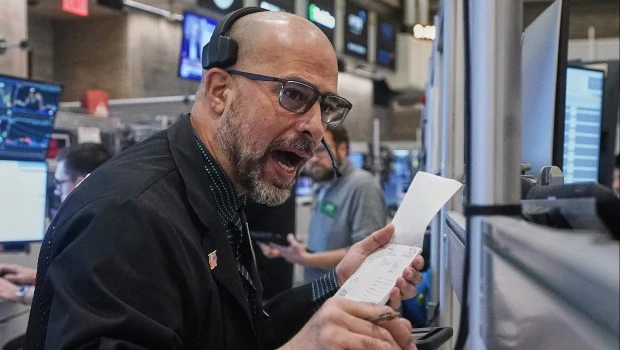 Sin pagar una tasa excesiva, el Tesoro colocó deuda por 9,02 billones de pesos