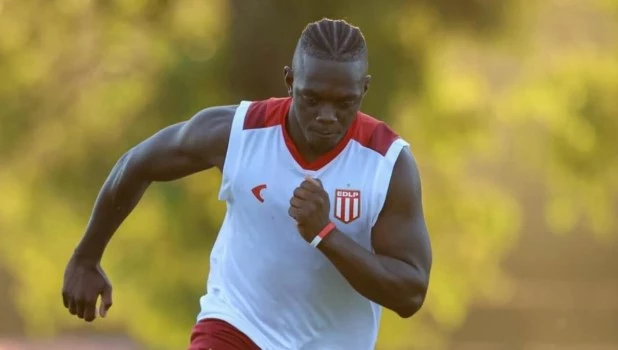 Tras caerse el pase por la rodilla de Cetré, Riquelme quiere reflotar la negociacion con Estudiantes