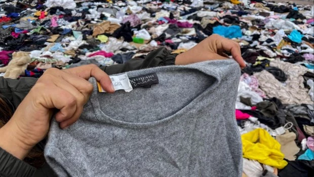 Argentina importó a lo largo del año pasado aproximadamente 3.521 toneladas de ropa usada. En el sector denuncian el riesgo sanitario de este proceso.