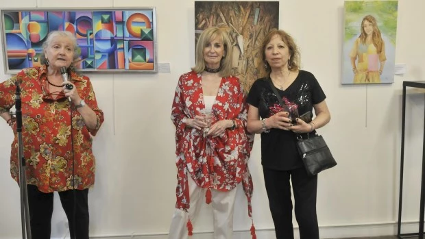 Las profesoras Viviana Kasses, Liliana Acevedo e Irene Morack agradecieron a los presentes y destacaron el progreso de sus estudiantes.