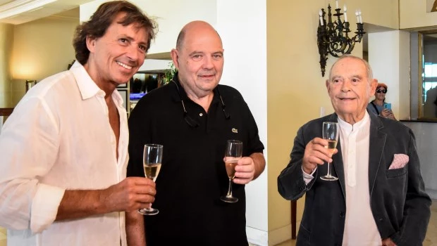 El actor homenajeado. junto a los empresarios Carlos Rottemberg y Florencio Aldrey.