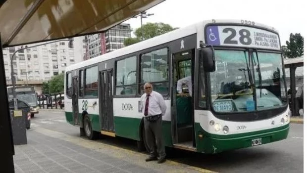 Varias líneas de colectivos funcionan pese al paro general de la CGT