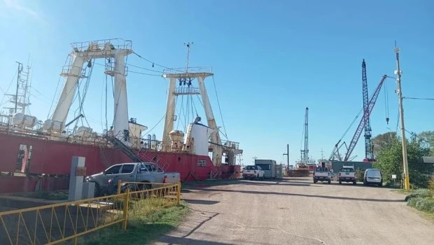 Los puertos de todo el país amanecieron paralizados