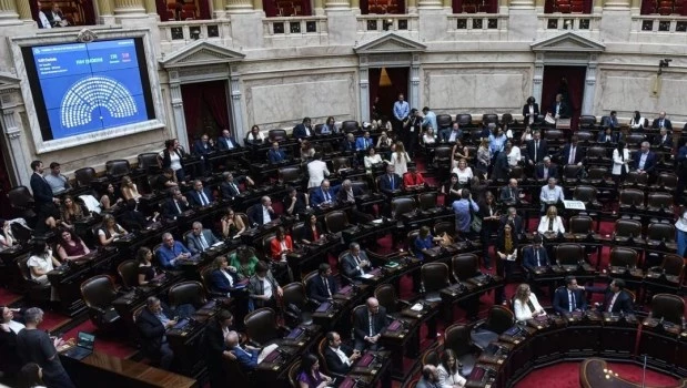 Con 130 diputados, el oficialismo consiguió quórum y se debate la reforma laboral