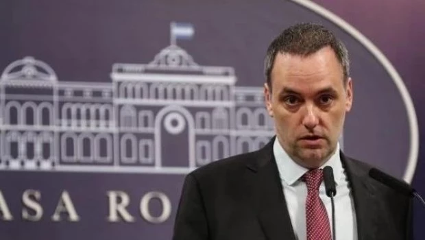 Adorni calificó de “extorsivo” el paro de la CGT