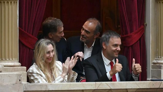 El Gobierno acelera: hoy se emitirá en el Senado el dictamen de la reforma laboral