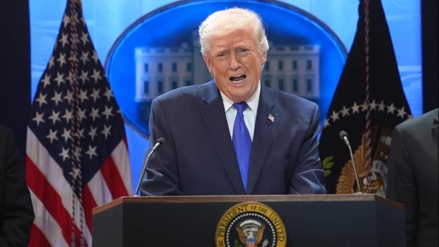 Trump aplicará aranceles globales del 10 % y se mostró “profundamente decepcionado” con un fallo de la Corte Suprema