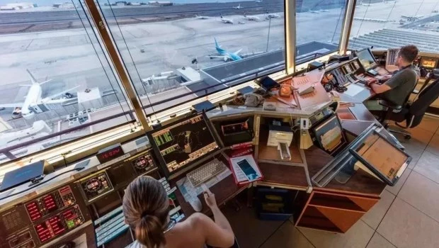 Controladores aéreos anuncian paros escalonados