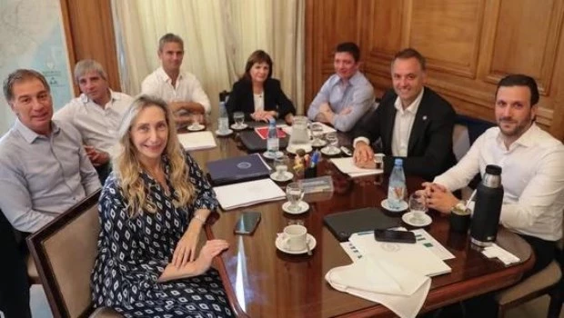 Hubo reunión de la mesa política previa a las sesiones del Senado