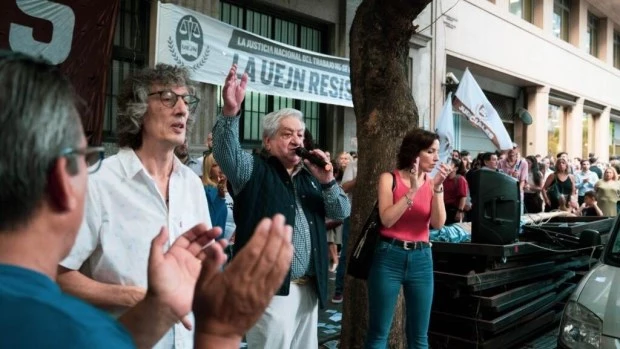 Piumato estuvo junto a los judiciales que tomaron el edificio ubicado en Diagonal Roque Sáenz Peña 760.