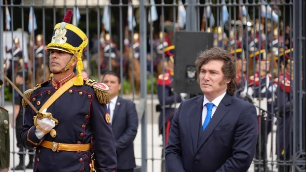 Milei homenajeó a San Martín en un acto exprés y prepara su discurso para el domingo