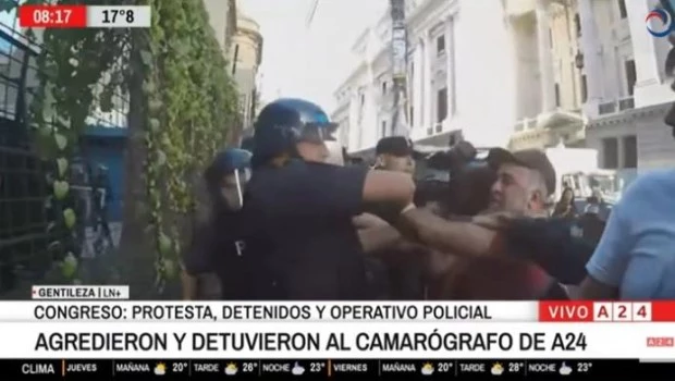 La Policía Federal agredió y detuvo a un camarógrafo