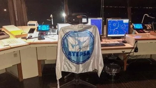 Modifican los vuelos en todo el país por el paro de los controladores aéreos