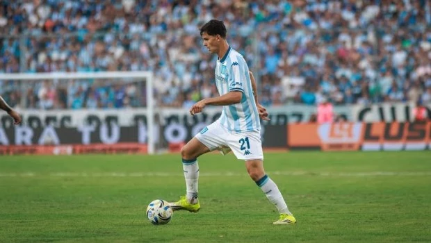 Valentín Carboni se rompió los ligamentos y Racing pierde a una de sus grandes apuestas en el mercado de pases