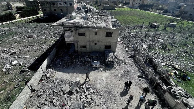 bombardeo israelí contra un edificio en el este del Líbano, como parte de una oleada de ataques contra presuntos cuarteles del Hezbolá en el Valle de la Bekaa.