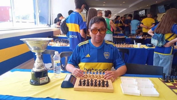 Tras consagrarse en el Campeonato Nacional, Roberto fue el invitado de honor en el certamen de ajedrez organizado en la cancha de Boca durante 2024.