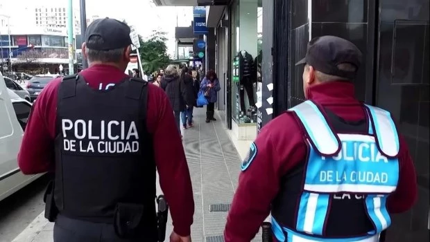 Refuerzan la seguridad en puntos clave de la Ciudad por la guerra en Medio Oriente
