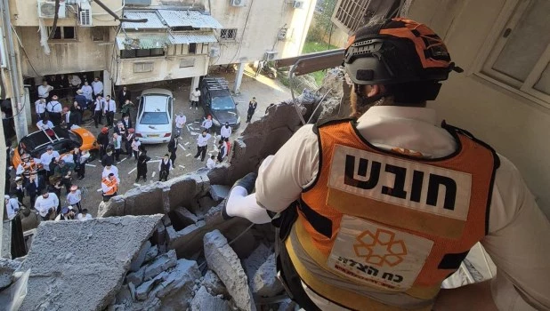 Al menos cinco heridos en ataque con misiles iraníes contra el centro de Israel