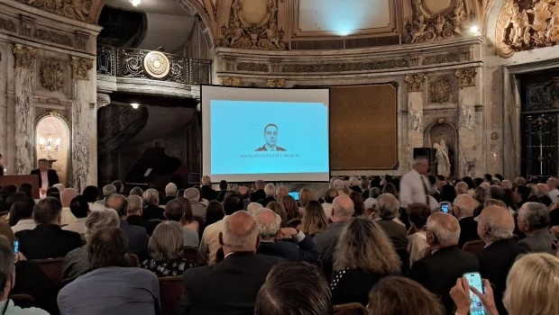 ‘El vasco nos mira desde el cielo’, de Fabián Pérez Battaglini, se estrenó en el salón Levalle del Círculo Militar.