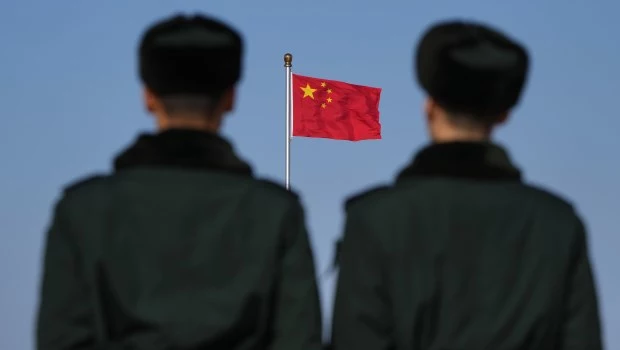 Soldados chinos en la Plaza Tiananmen.