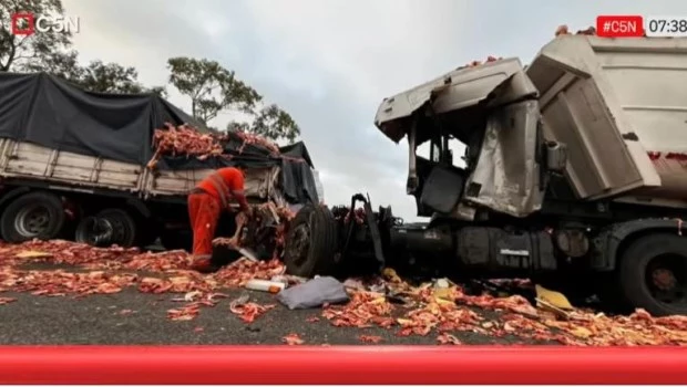 Un muerto y un herido por dos choques múltiples entre seis camiones y un micro en la ruta 9