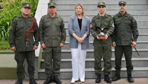 Nahuel Gallo participó del izamiento de la bandera mientras espera el alta médica