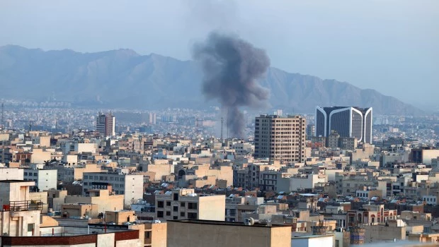 Israel enfoca una nueva oleada de ataques contra la "infraestructura" iraní en Teherán