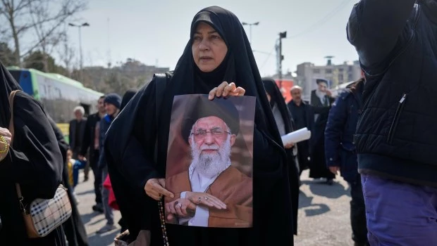 El Presidente de Irán se disculpa por bombardear a sus vecinos