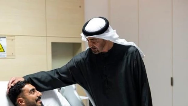El presidente de los Emiratos Árabes Unidos, el jeque Mohamed bin Zayed, muestra calma en medio de la tormenta