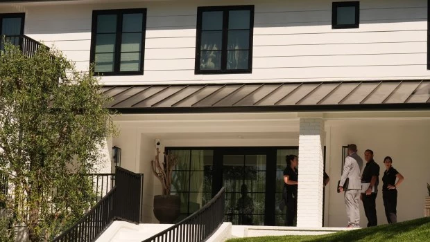 Una mujer dispara a la casa de Rihanna en Los Ángeles mientras ella estaba dentro