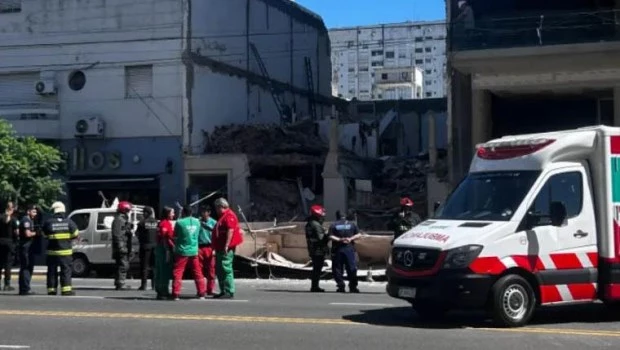 El colapso se produjo sobre la avenida Del Libertador, a metros de la esquina con Juramento.