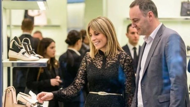 Manuel Adorni y su esposa, Bettina Angeletti.