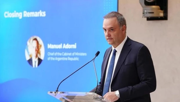 Adorni pidió disculpas por sus dichos: “La palabra no debió ser ‘deslomarse’”